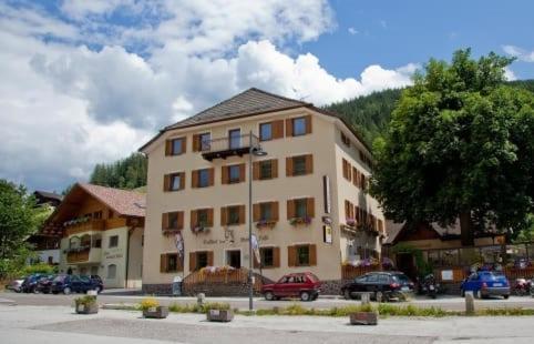 Gasthof Zum Weissen Roessl Sarentino Exterior photo
